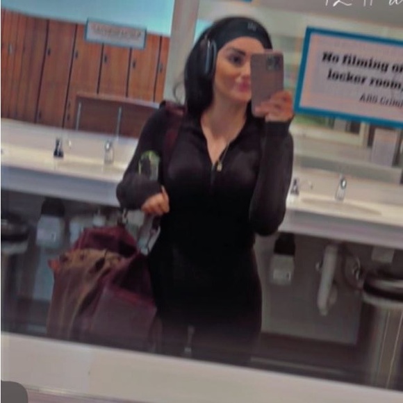 Meet your Posher, Edilia - Picture 2 of 2